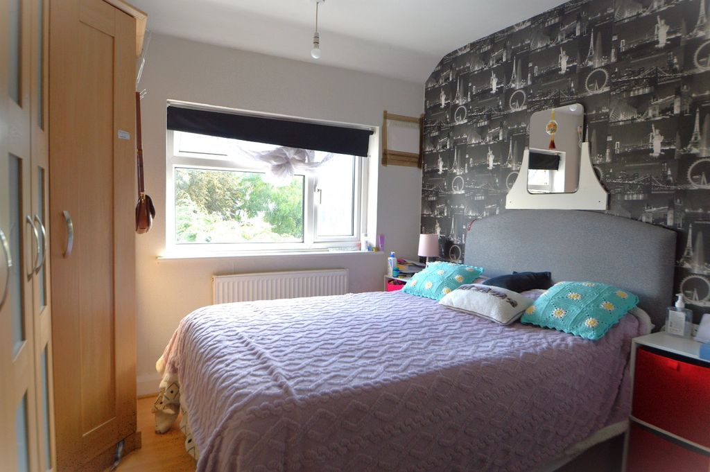 Property photo 3 of 5 Bedroom 1