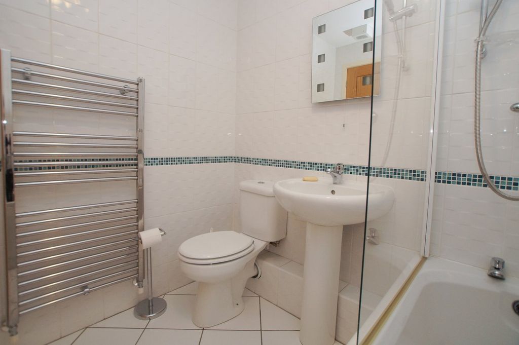 Property photo 3 of 14 Bathroom