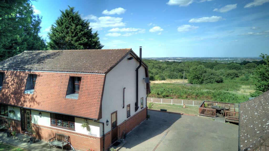 Property photo 3 of 40
