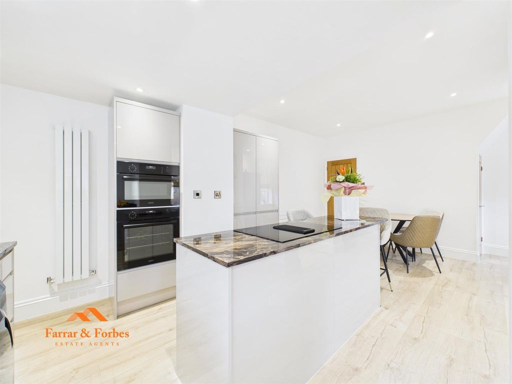 Property photo 1 of 31 Cam03956G0-Pr0204-Still022.Jpg