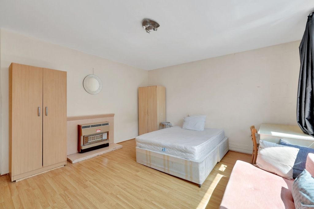 Property photo 2 of 23