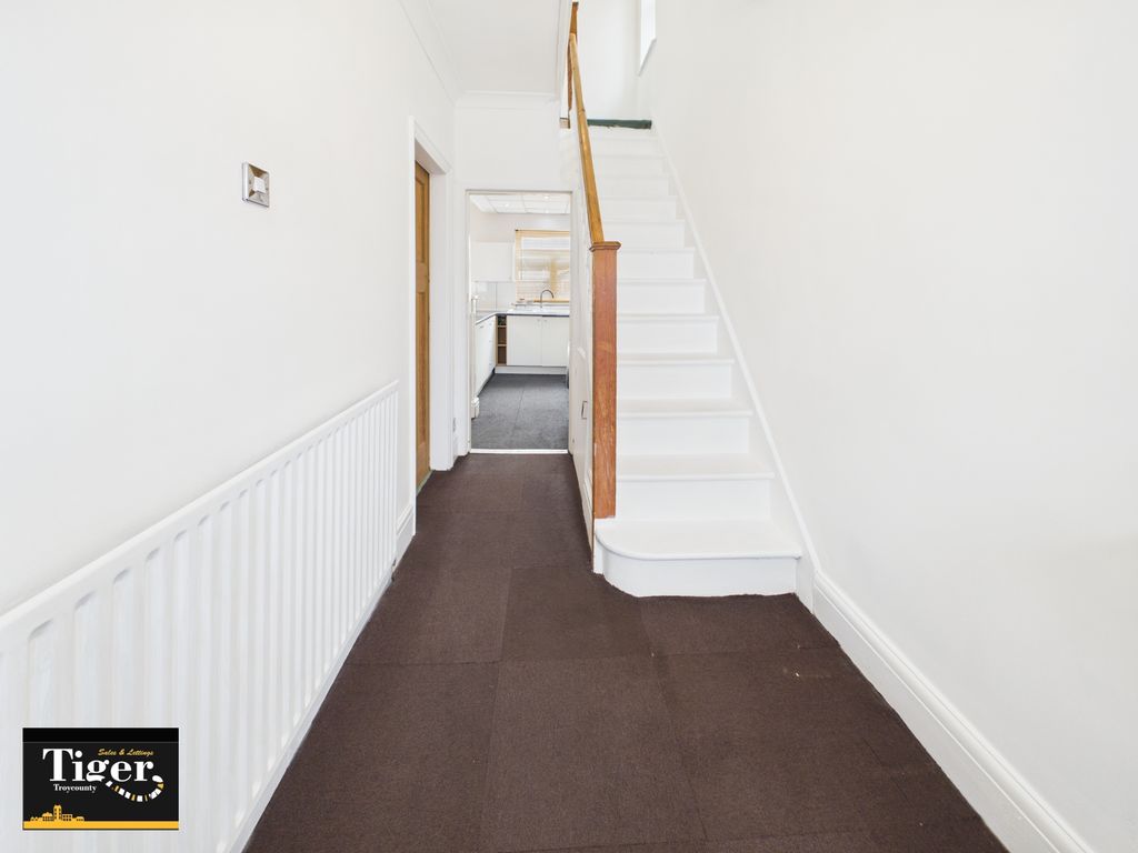 Property photo 2 of 17 Cam01931G0-Pr0353-Still001