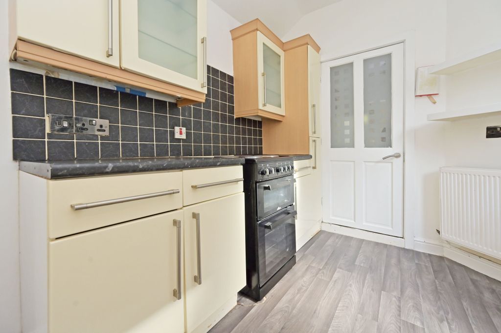 Property photo 3 of 21 Kitchen