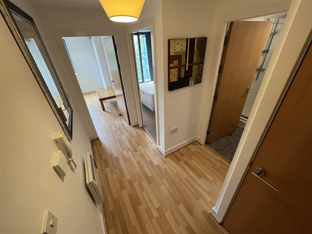 Property photo 3 of 9 Hallway
