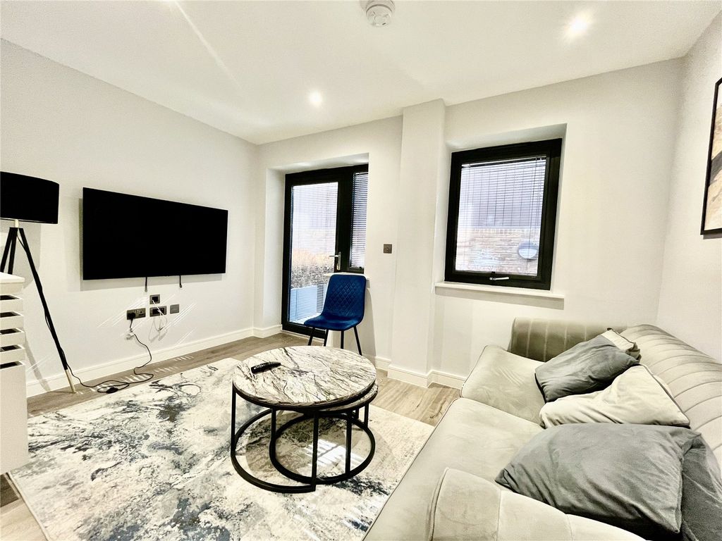 Property photo 1 of 8 Reception/Kitchen