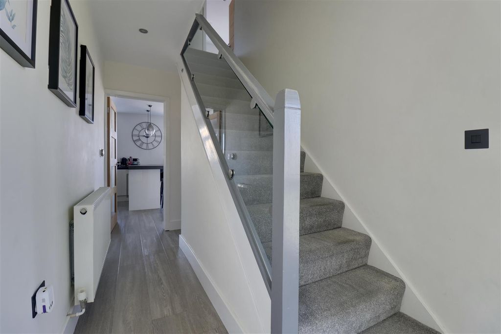 Property photo 3 of 18 7F5274A6-Fbaa-4F90-974C-F4C6D9Edb043_1_201_A.Jpeg