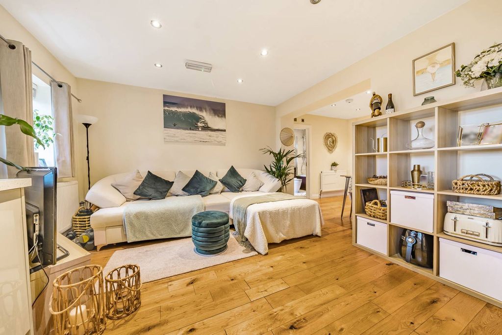 Property photo 3 of 15