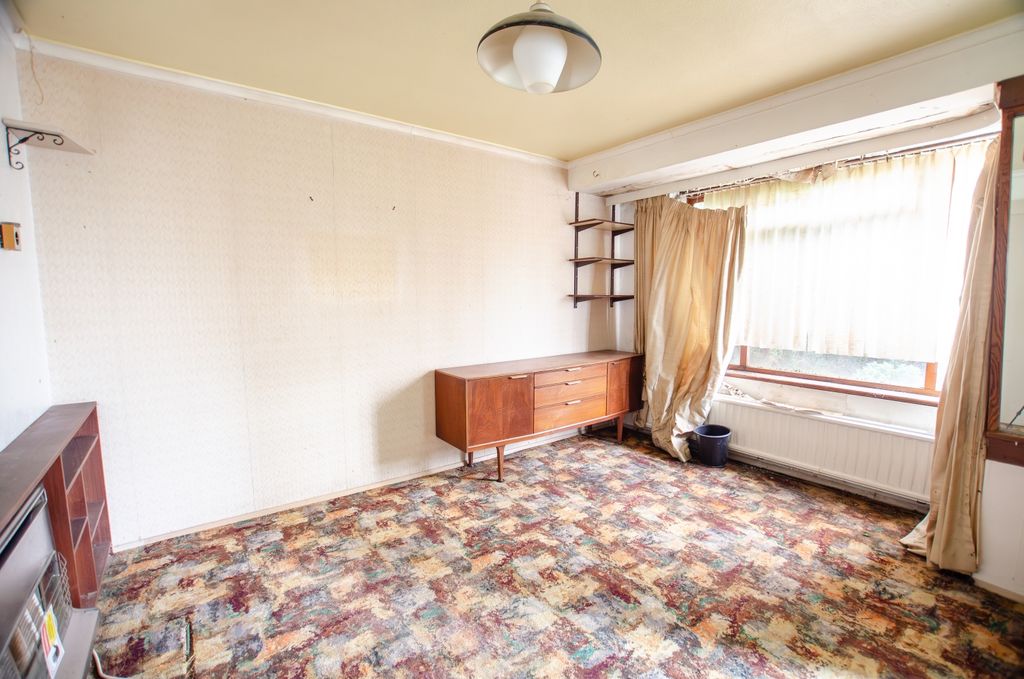 Property photo 2 of 10 69 Queens Crescent - Tps Bodmin 01208 74182-6