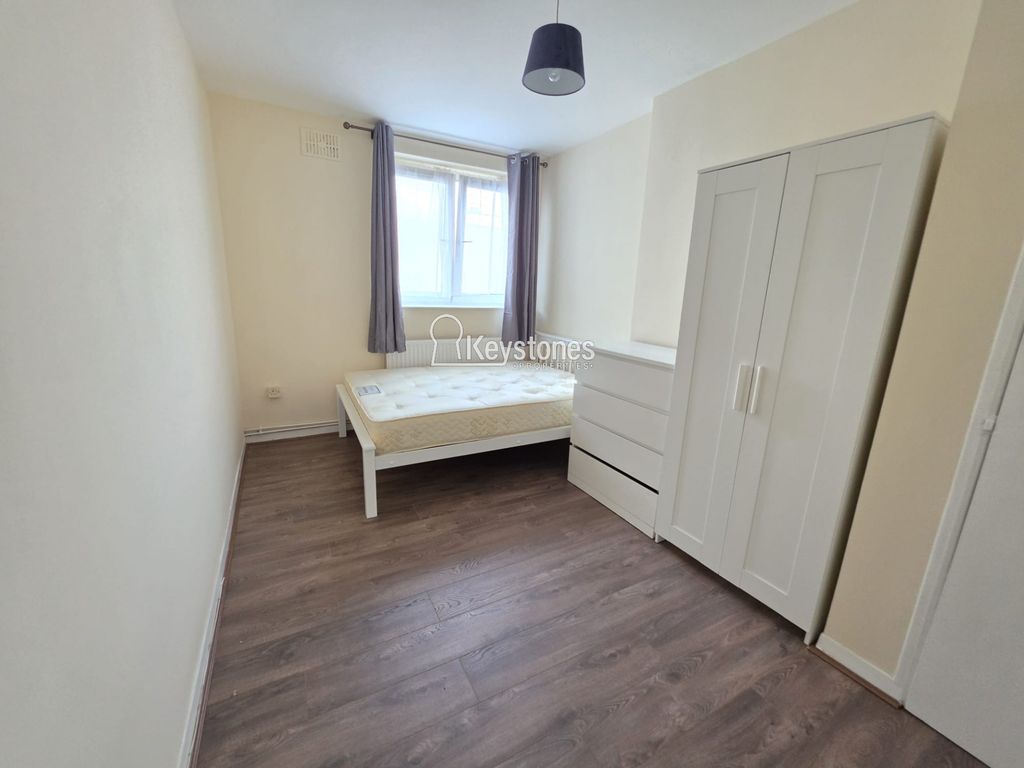 Property photo 1 of 10 Double Bedroom
