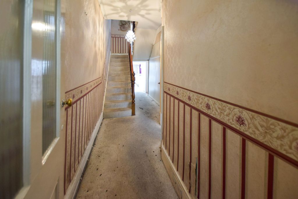 Property photo 2 of 26