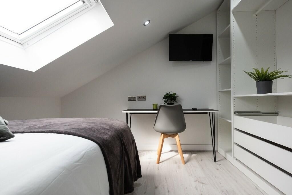 Property photo 1 of 15 Bright, Modern Attic Bedroom With A Comfortable Be...