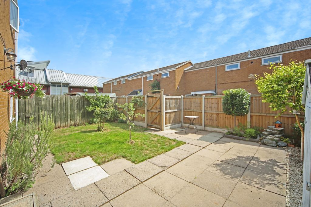 Property photo 3 of 14 Garden