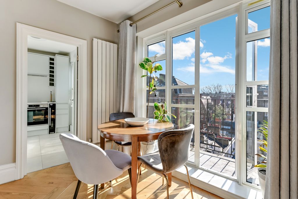 Property photo 2 of 11