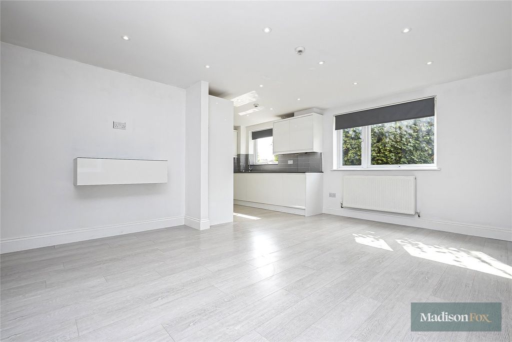 Property photo 3 of 17 Picture No. 25
