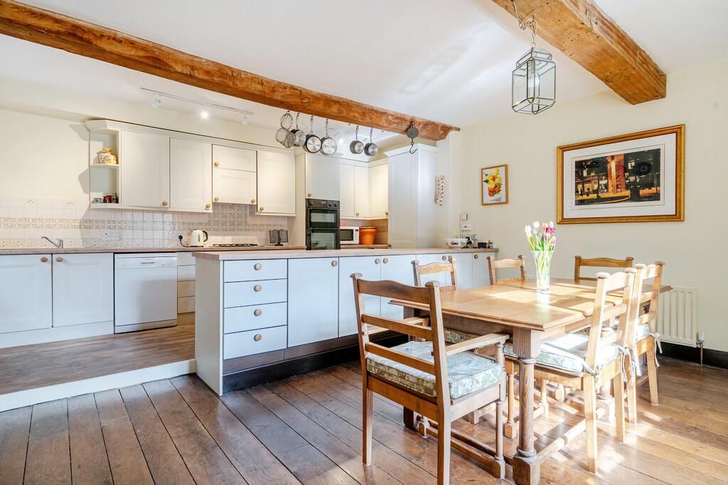 Property photo 2 of 31