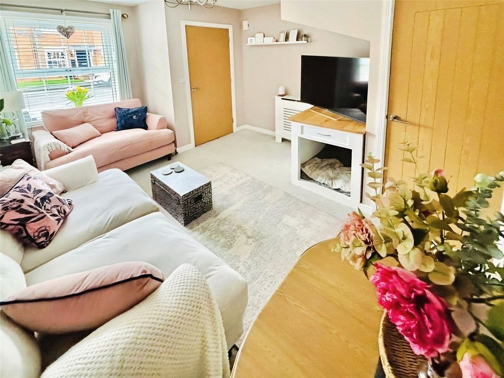 Property photo 2 of 20 Lounge