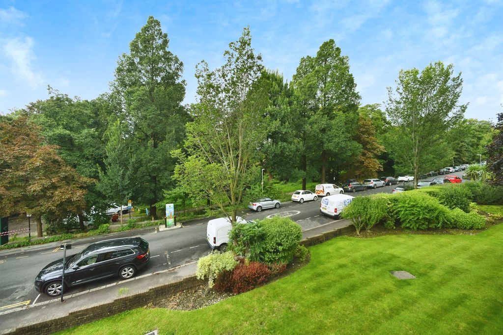 Property photo 3 of 18