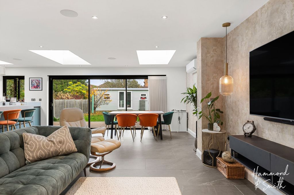 Property photo 3 of 25