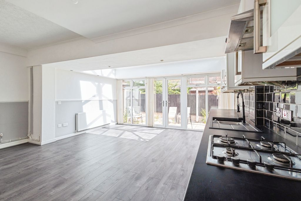 Property photo 3 of 25 Kitchen/Diner