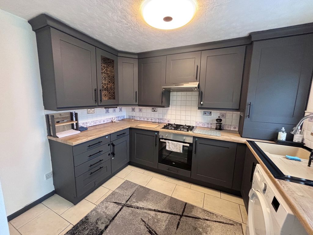Property photo 3 of 12 Kitchen