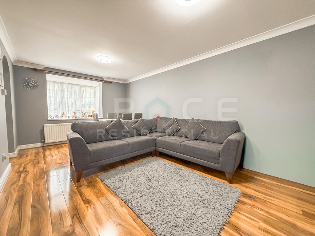 Property photo 1 of 13 Living Room