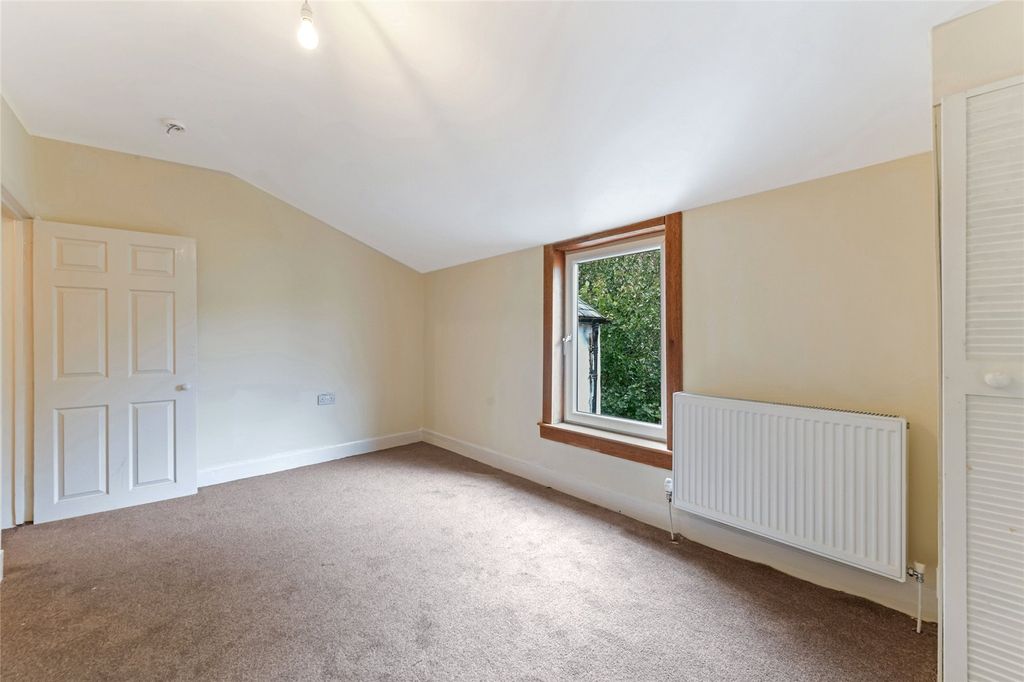 Property photo 3 of 11 Living/Dining Room