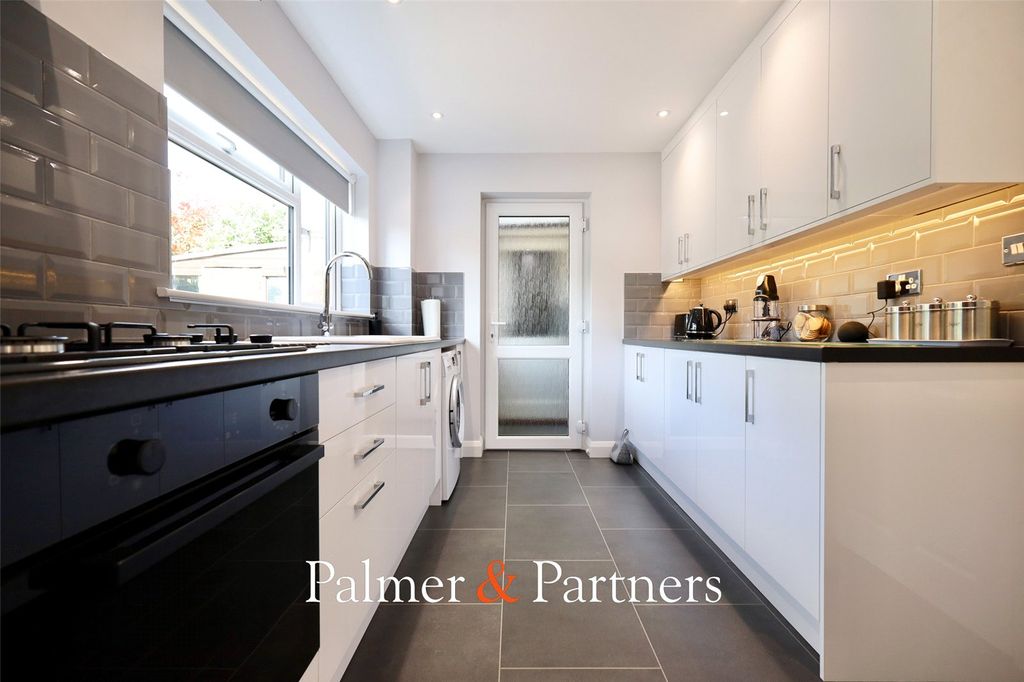 Property photo 2 of 23 Picture No. 12