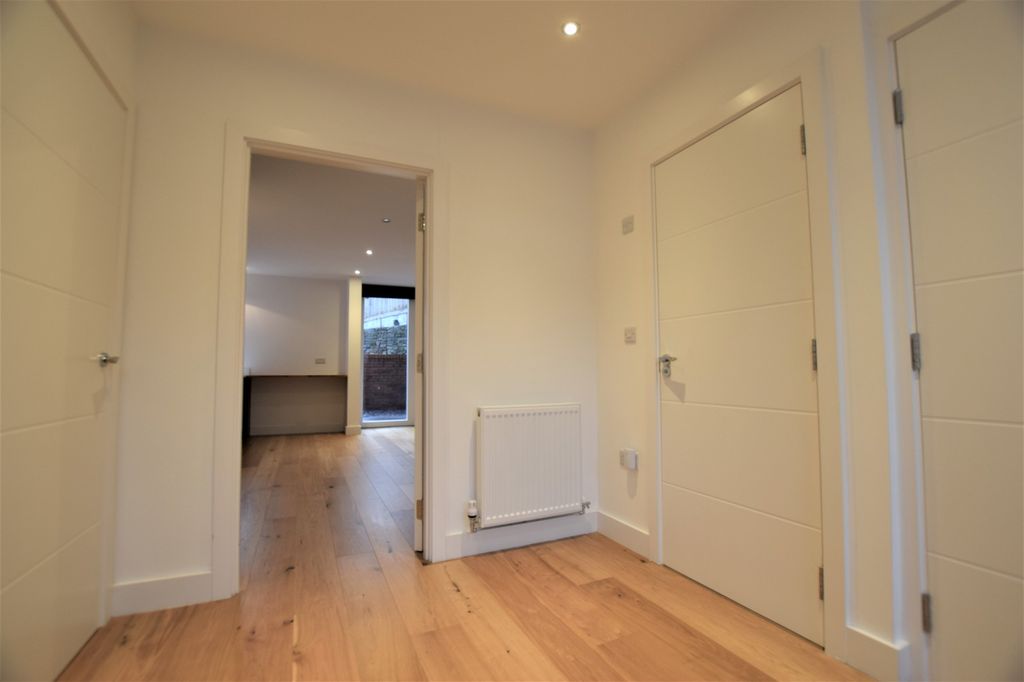 Property photo 2 of 11 Hall