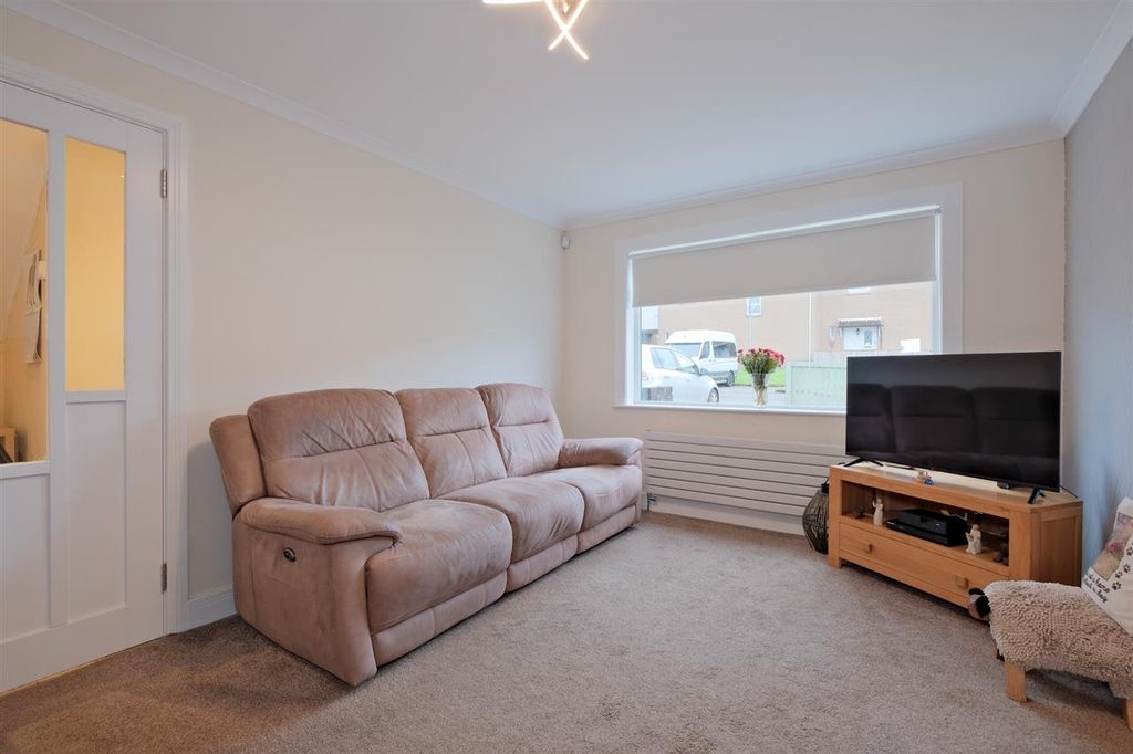 Property photo 3 of 27