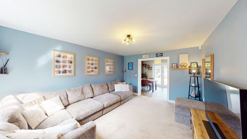 Property photo 2 of 20 Lounge