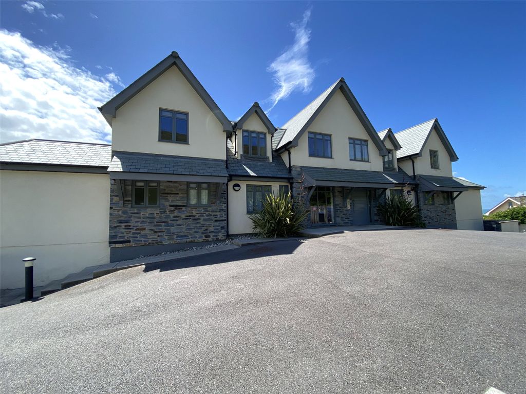 Property photo 3 of 10 Front