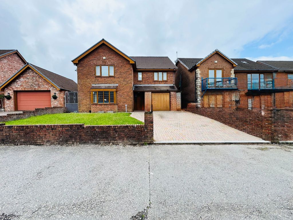 Property photo 2 of 41