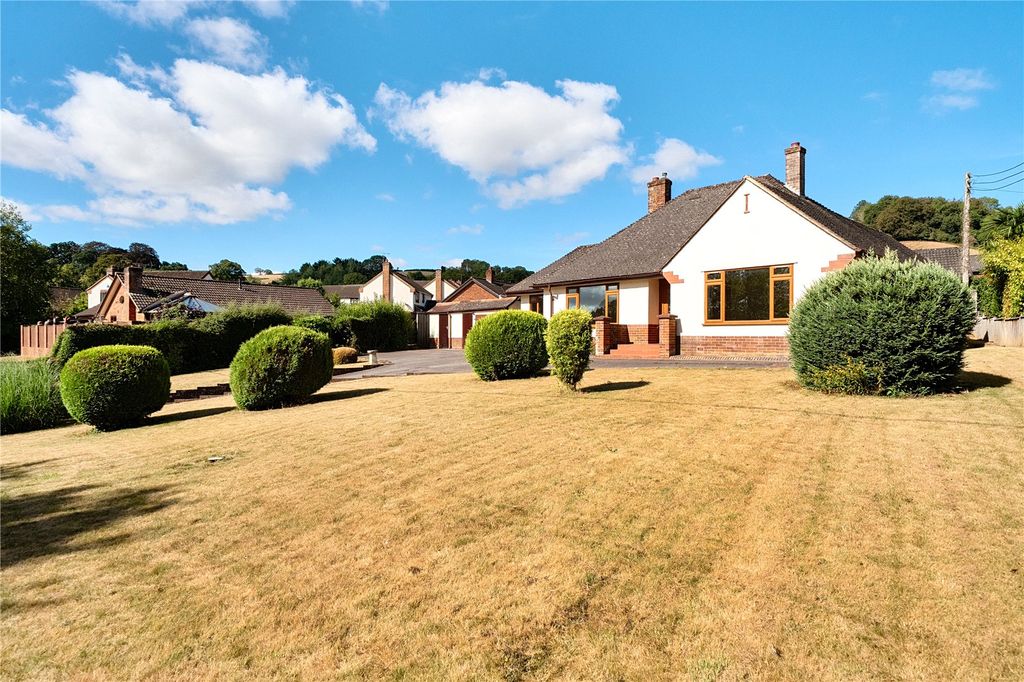 Property photo 3 of 11 Outside