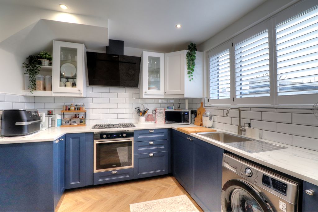 Property photo 3 of 23