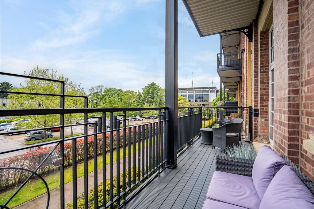 Property photo 1 of 21 Balcony