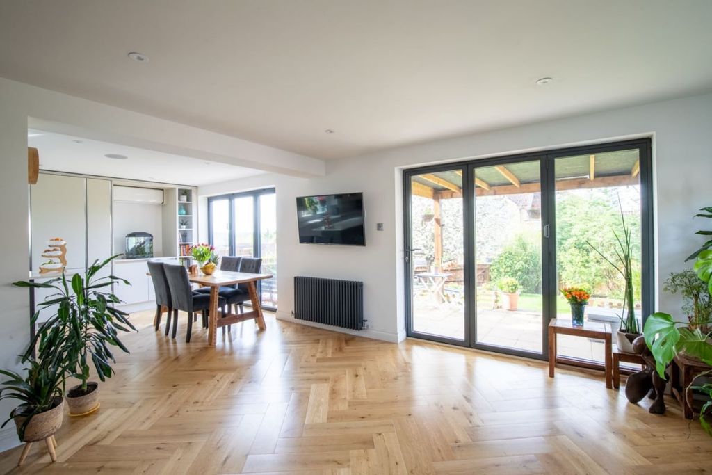 Property photo 3 of 21