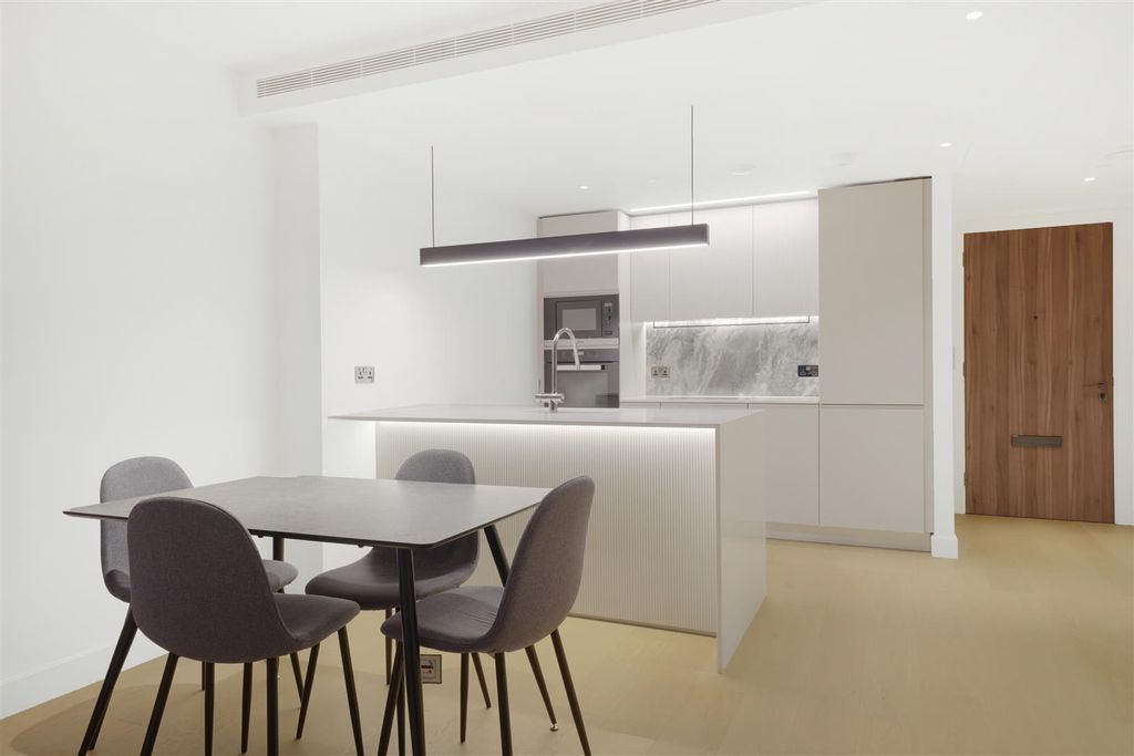 Property photo 3 of 15 32 Belvedere Row Apartments, Fountain Park Way - C