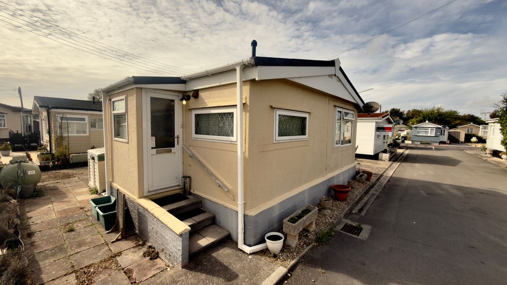Property photo 1 of 17 Img_Front Left