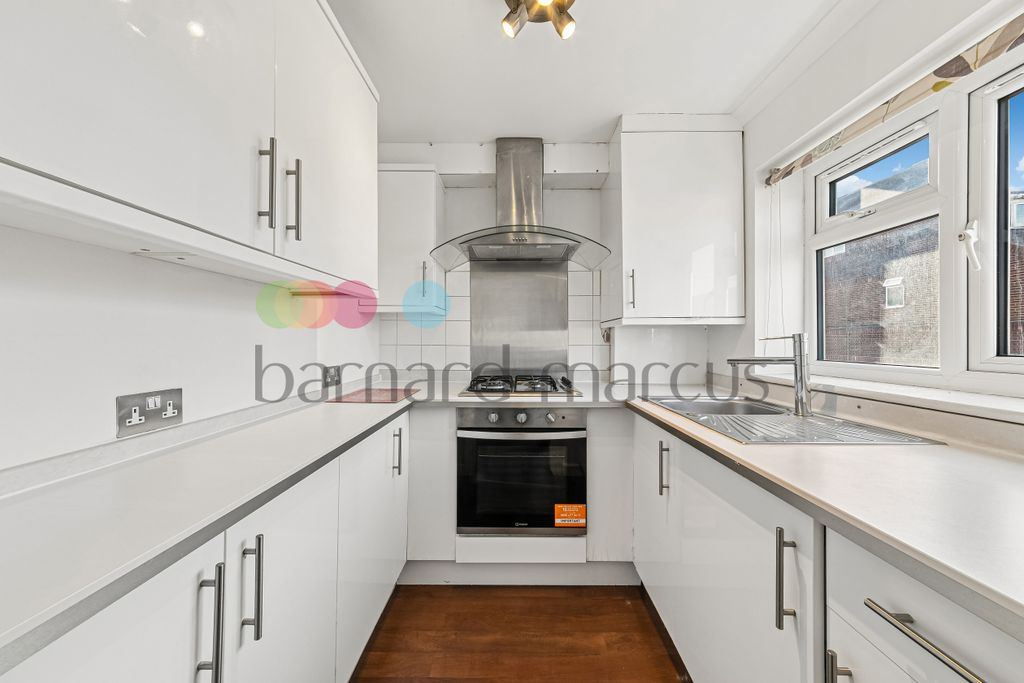 Property photo 2 of 6 Kitchen