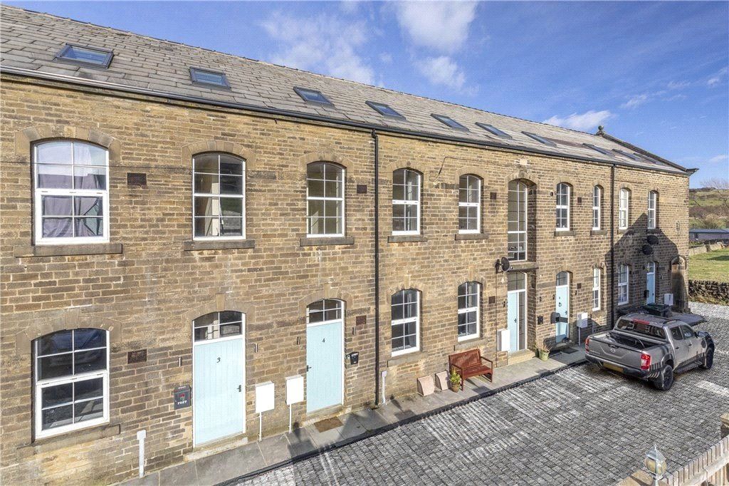 Property photo 1 of 18 External