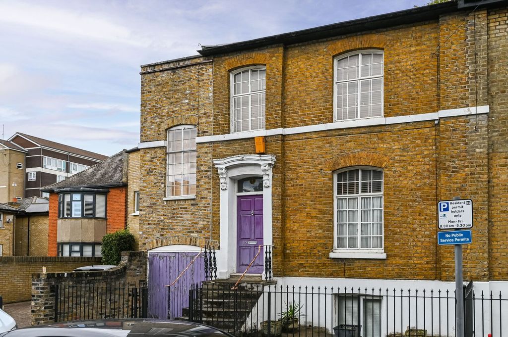 Property photo 1 of 24