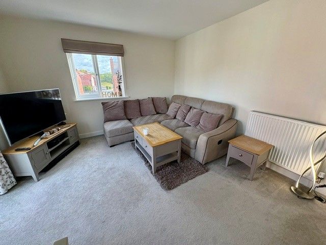 Property photo 3 of 12 Lounge