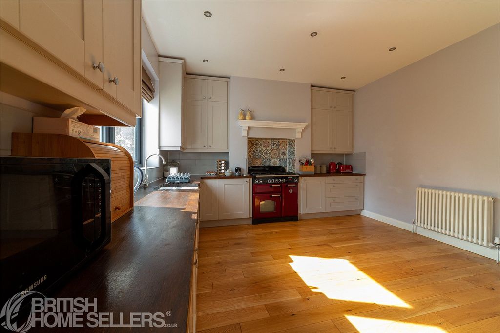 Property photo 3 of 32 Picture No. 09