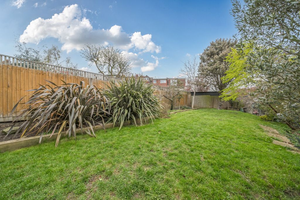 Property photo 2 of 15 1433183-15-69c268...