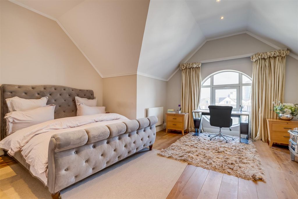 Property photo 3 of 11 The Quadrangle