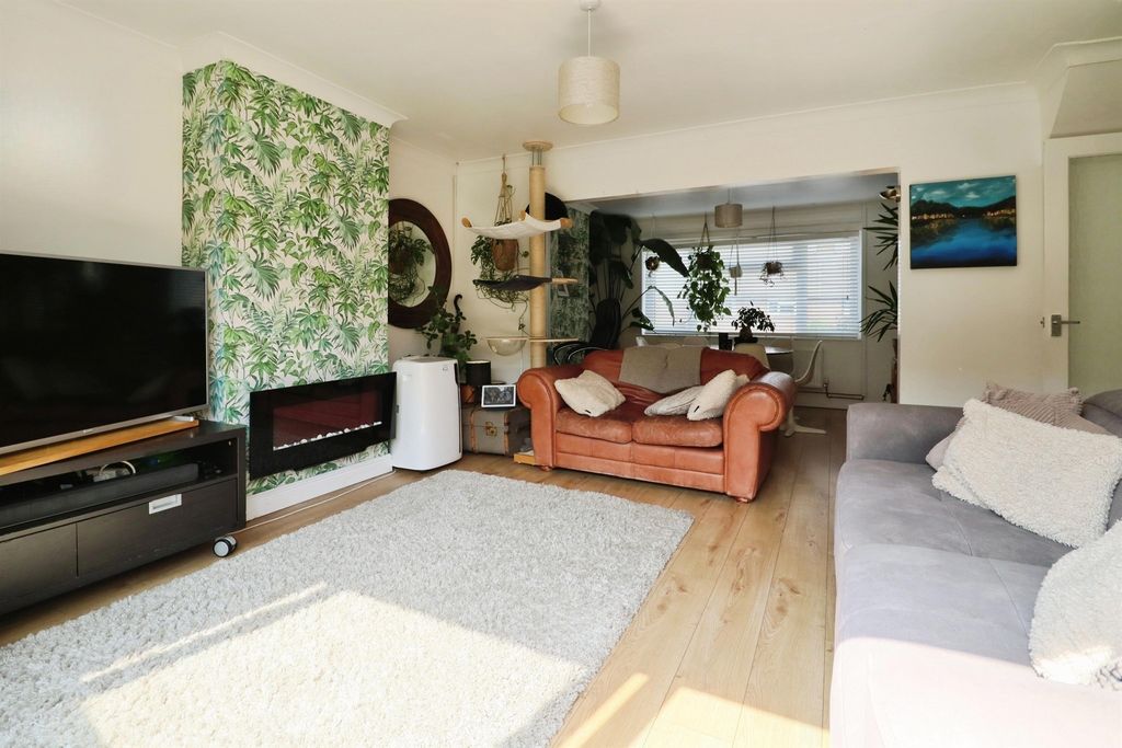 Property photo 2 of 30