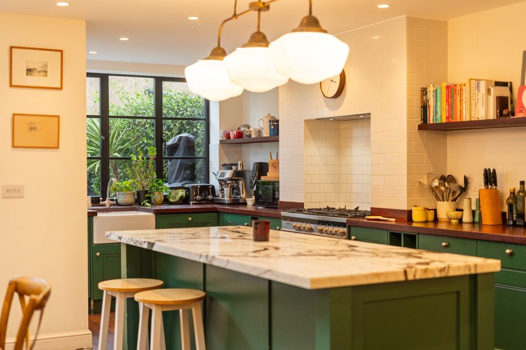 Property photo 2 of 20 4262963