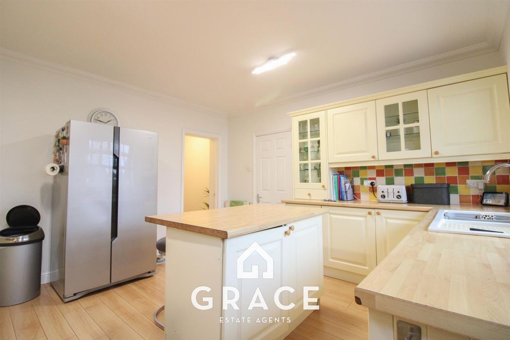 Property photo 3 of 22 Kitchen