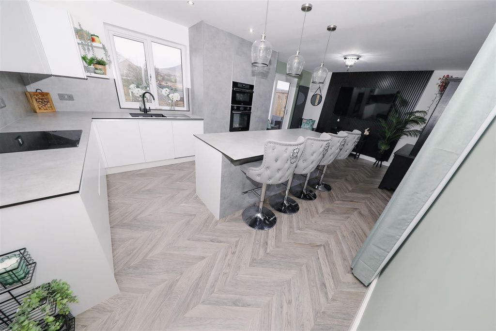 Property photo 2 of 33 B