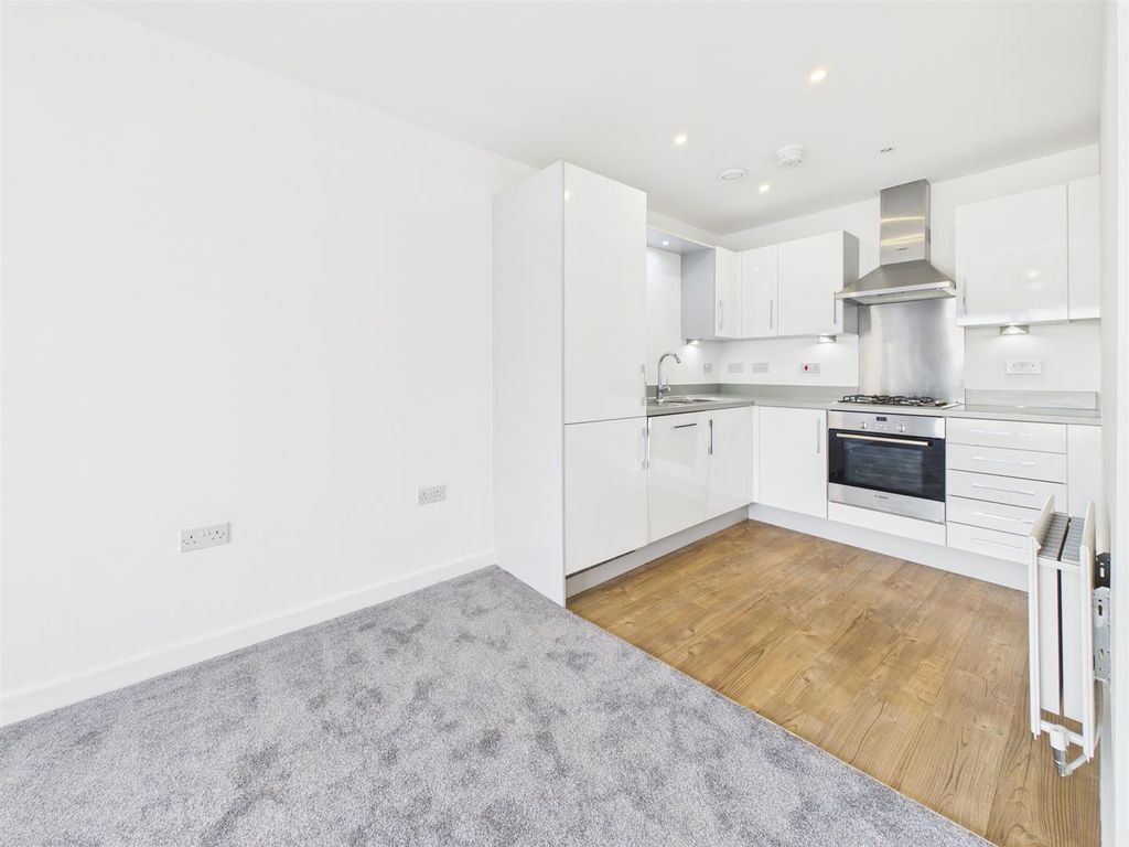 Property photo 2 of 12 Cam05510G0-Pr0170-Still011.Jpg